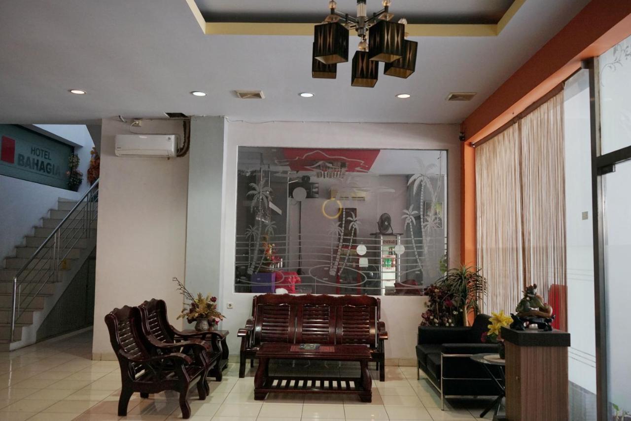 Oyo 2291 Hotel Bahagia Makassar Exterior photo